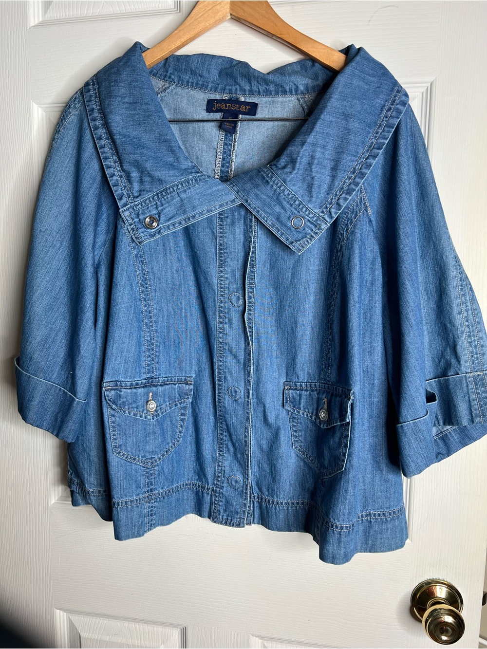 jeanstar Casual Medium Blue Denim Jacket with Wide Collar and 3/4 Length Sleeve